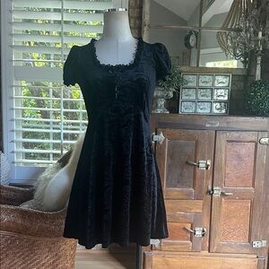 KILLSTAR BLACK BABYDOLL VELVET MINI DRESS SMALL